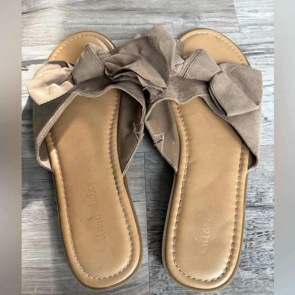 Altar’d State Women's Tan Bow Slide Sandals Size 10